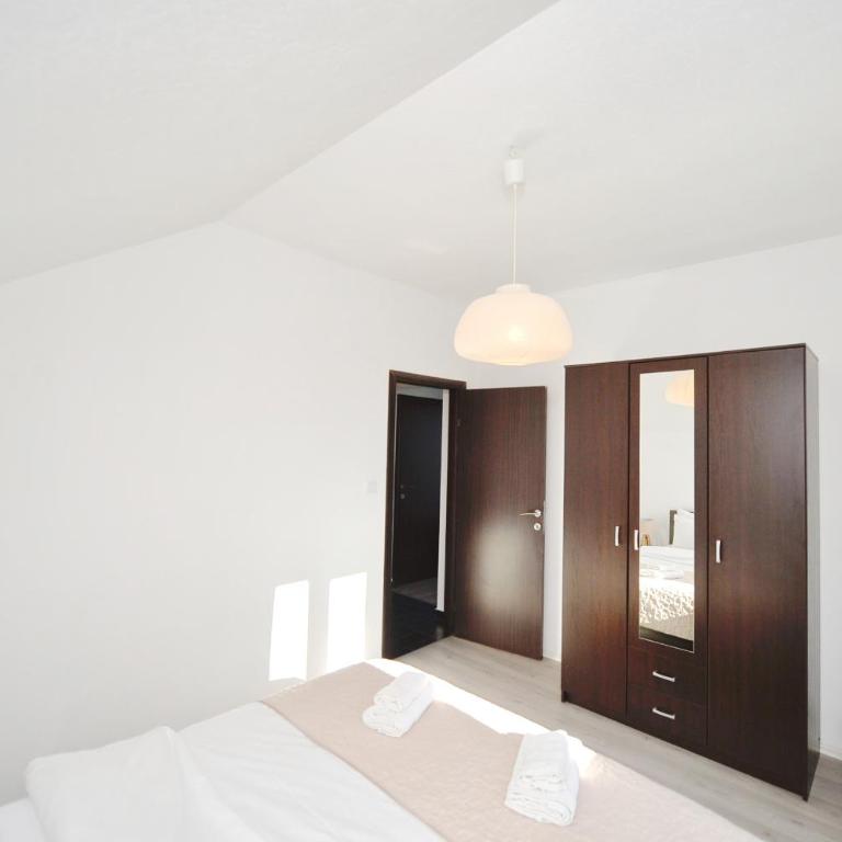 Seafront Apartments House 44 Private Balcony Old Town View - One-Bedroom Apartment with Sea View - 5