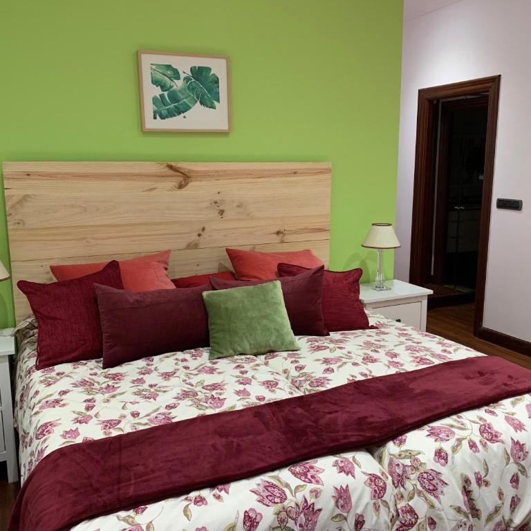 En pleno centro de Bilbao y muy cerca del GUGGENHEIM - Double Room with Private Bathroom - 2