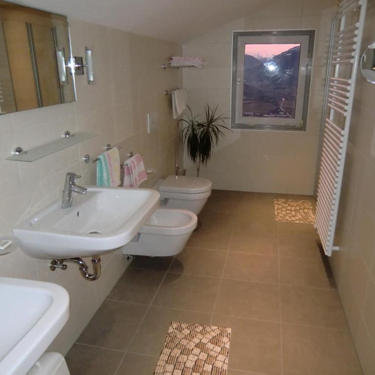 Alpenblick Bed & Breakfast - Familienzimmer (2 Erwachsene + 4 Kinder) - 5