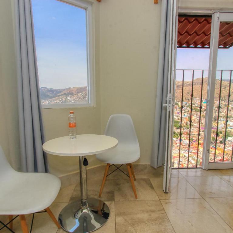 La Vista - Deluxe Double Room with Two Double Beds - 23