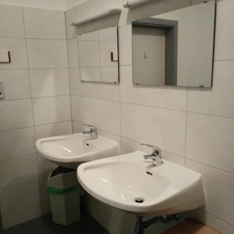 Jugend- und Familiengästehaus Heiligenblut - Bett im Frauenschlafsaal mit 4 Betten - 5
