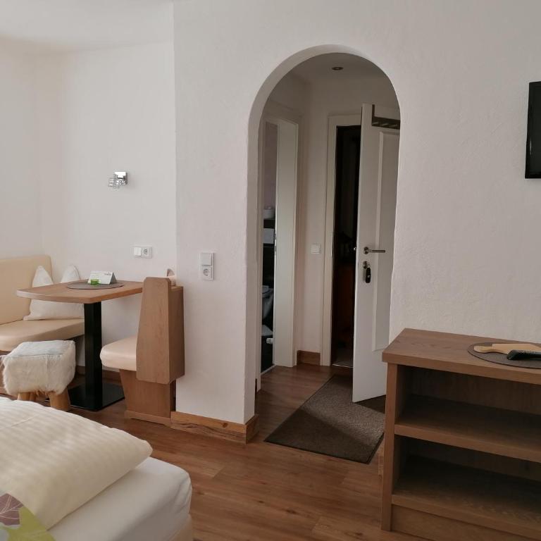Pension Claudia Zell am See - Doppelzimmer mit Seeblick - 5