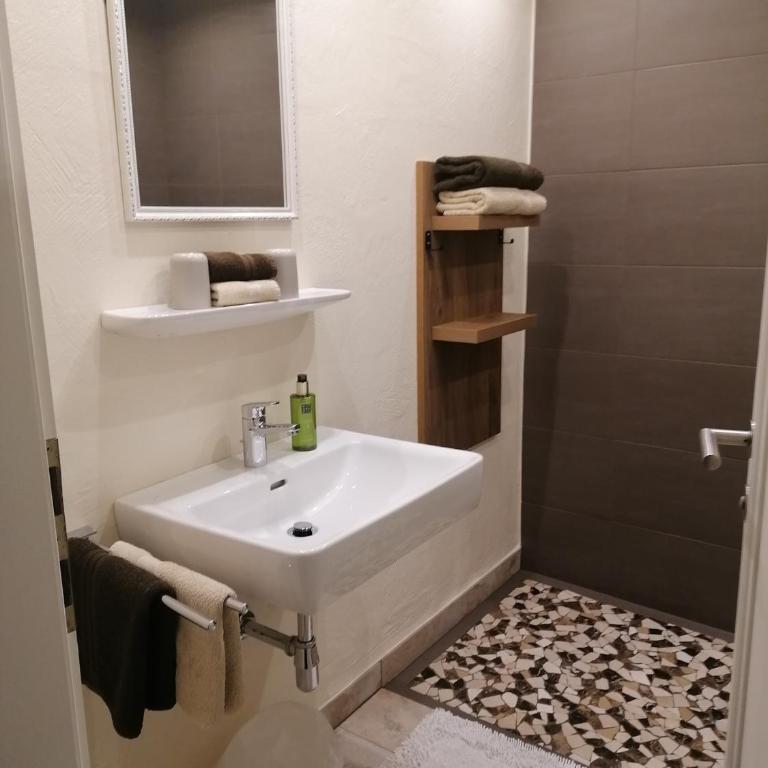 Pension Claudia Zell am See - Doppelzimmer mit Seeblick - 7