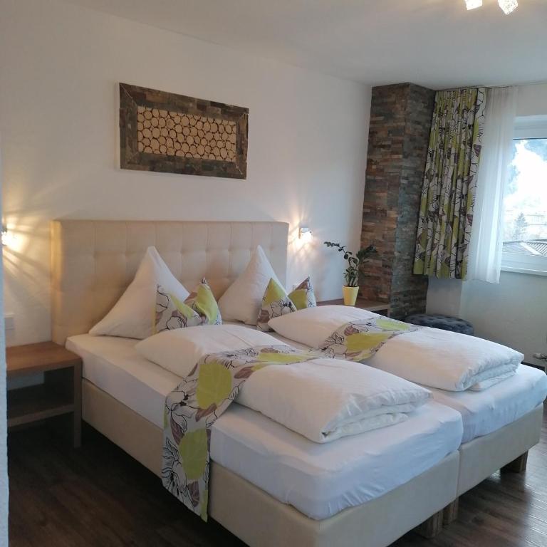 Pension Claudia Zell am See - Doppelzimmer mit Seeblick - 1