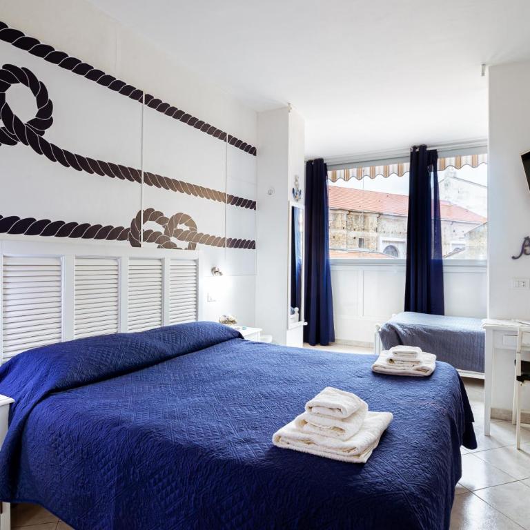 "6 in centro" guest house - Camera Tripla con Bagno Privato - 6