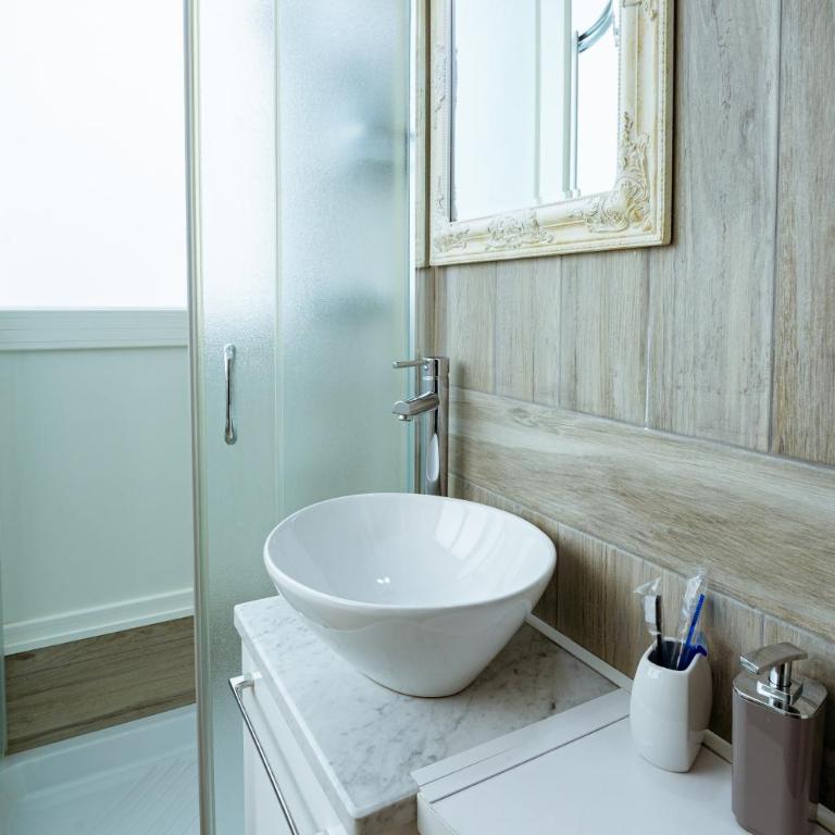 "6 in centro" guest house - Camera Matrimoniale con Bagno Privato - 5