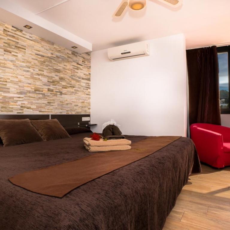 Hostal Casa Mercedes - Habitación Doble con terraza y vistas al mar - 1 o 2 camas - 6