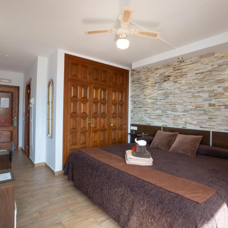 Hostal Casa Mercedes - Habitación Doble con terraza y vistas al mar - 1 o 2 camas - 1