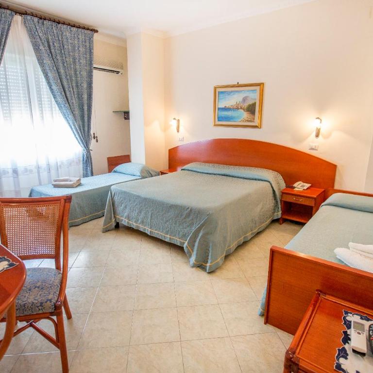 Hotel Mediterraneo - Camera Quadrupla - 1