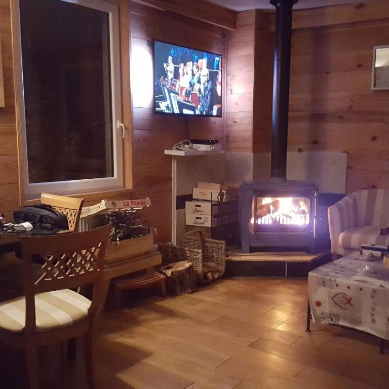Dans un village savoyard a 1000 m d'altitude bel appartement spacieux de140m2 avec vue magnifique sur la montagne - Appartement avec Vue sur la Montagne - 15