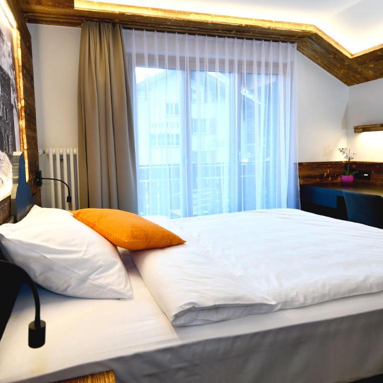 Hotel Elite - Superior Zimmer mit Queensize-Bett und Blick auf das Matterhorn - 6