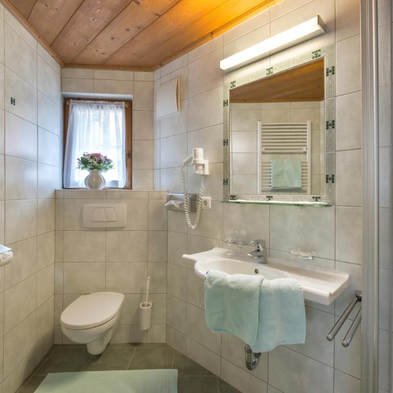 Hotel Ehrenreich - Doppelzimmer mit eigenem Bad - 2