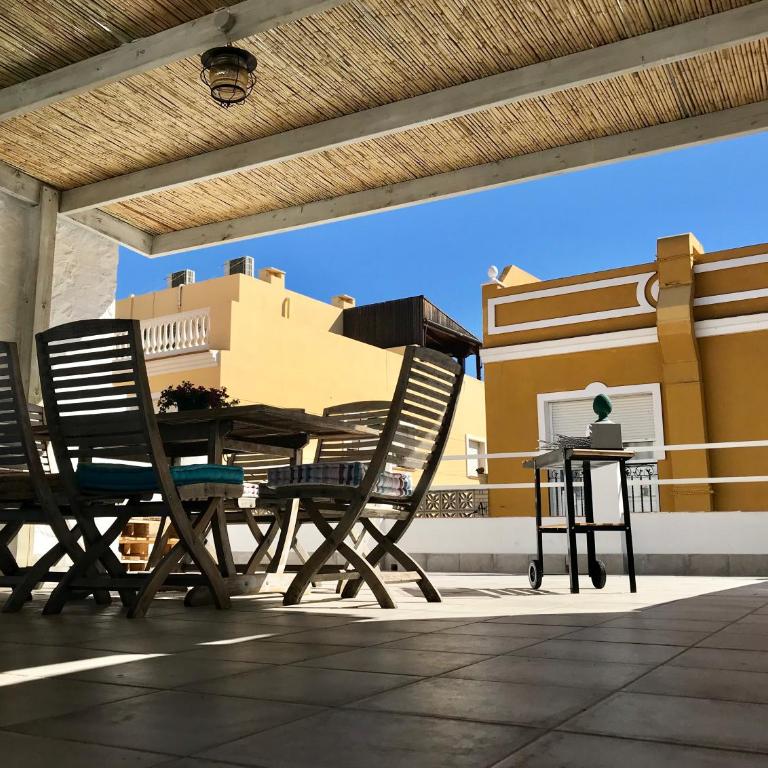 Malaga Beach House, 2 city bikes, 2 children's bikes, WiFi, BIG terrace, BBQ, Family, Childfriendly - Two-Bedroom House - 2