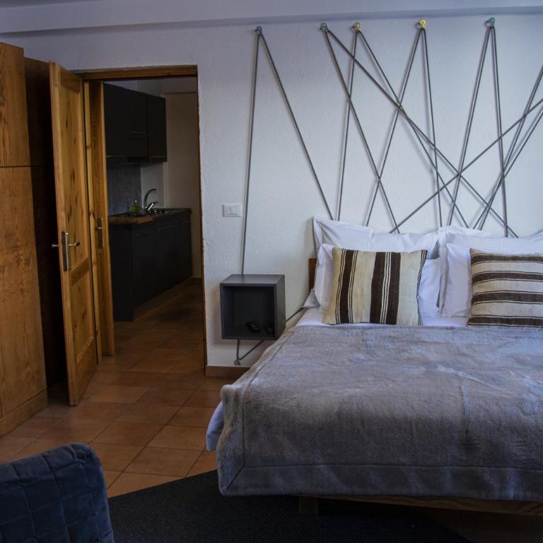 BASE CAMP alpine apartments - Standard One-Bedroom Apartment - Separate Building - 3