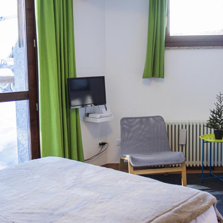 BASE CAMP alpine apartments - Standard One-Bedroom Apartment - Separate Building - 5