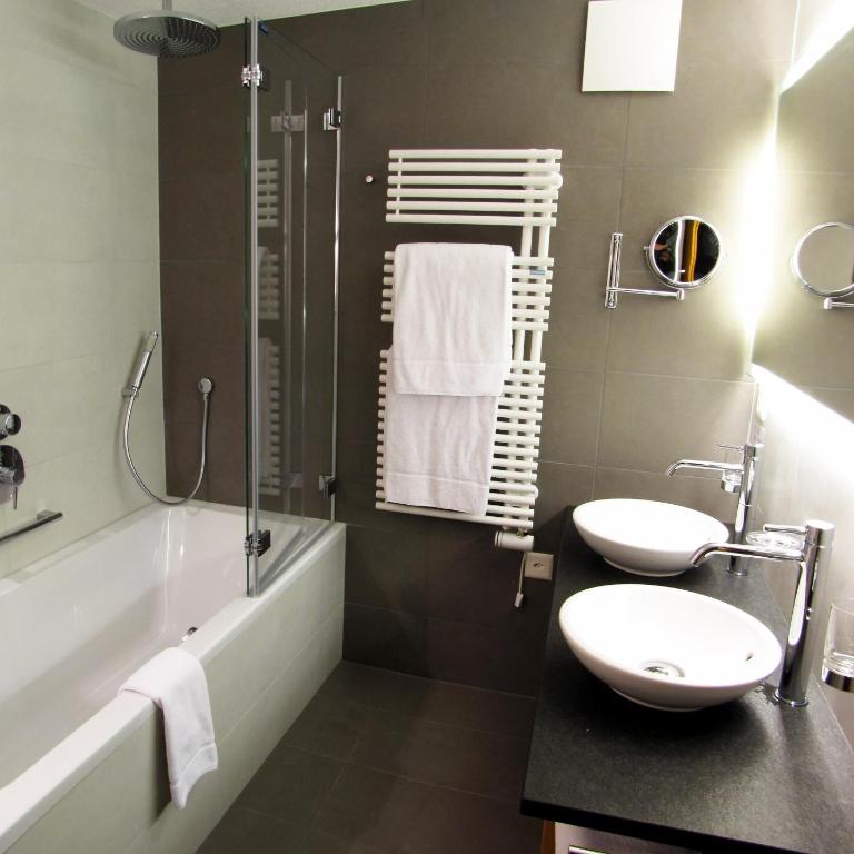 Hotel Allalin Saas-Fee - Classic Doppelzimmer mit Balkon - 3