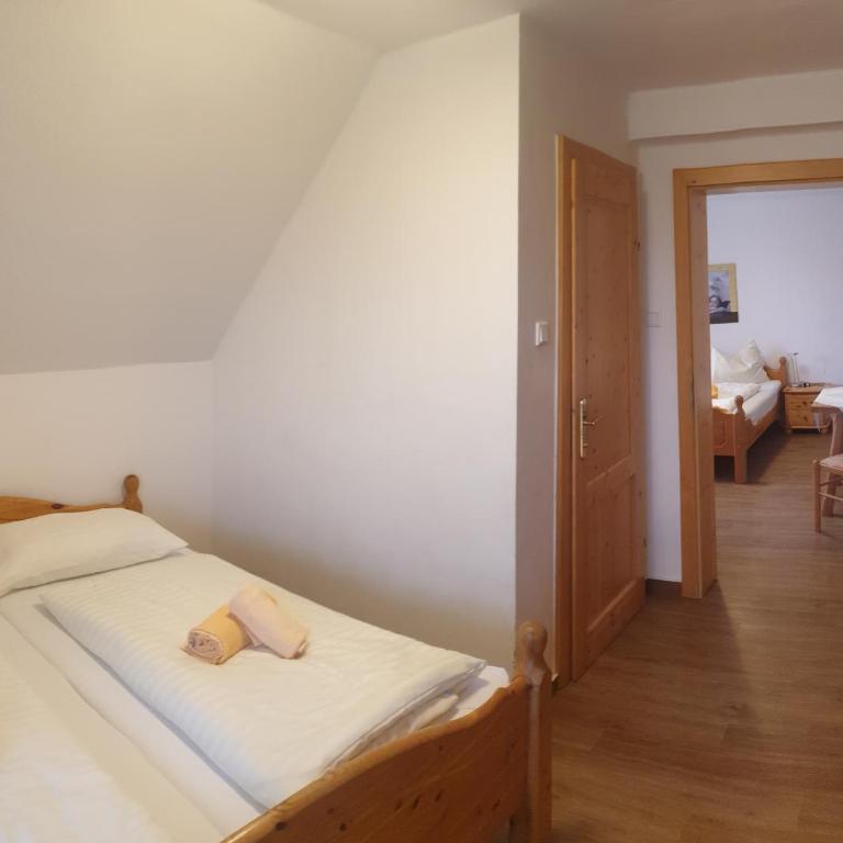 Pension Pürcherhof - Familienzimmer (2 Erwachsene + 2 Kinder) - 5