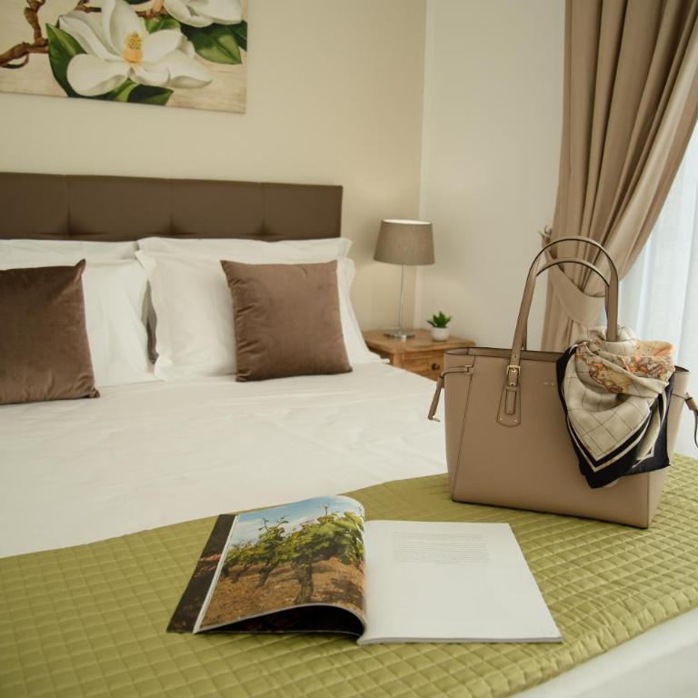 Porta Aragonese Luxury Rooms - Deluxe Double Room with Balcony - 16