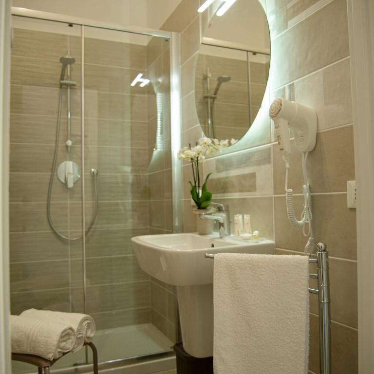 Porta Aragonese Luxury Rooms - Deluxe Double Room (2 Adults + 1 Child) - 10
