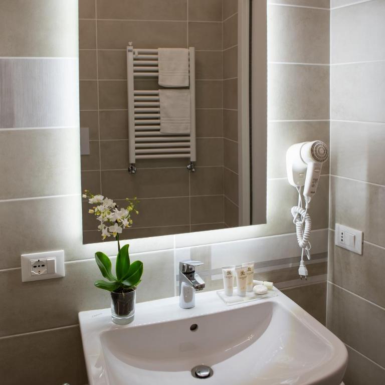 Porta Aragonese Luxury Rooms - Deluxe Double Room with Balcony - 13