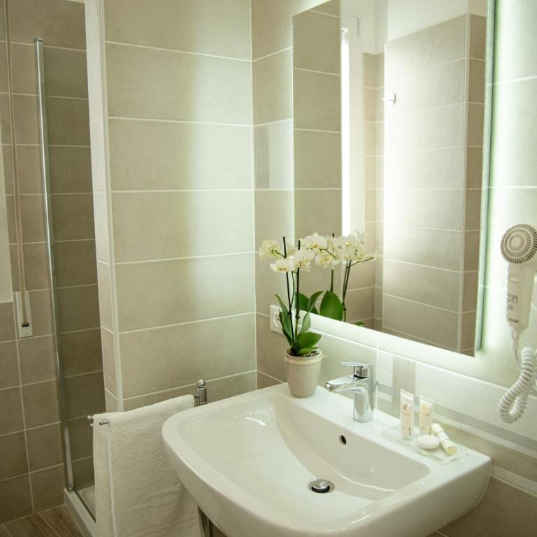 Porta Aragonese Luxury Rooms - Deluxe Double Room with Balcony - 12