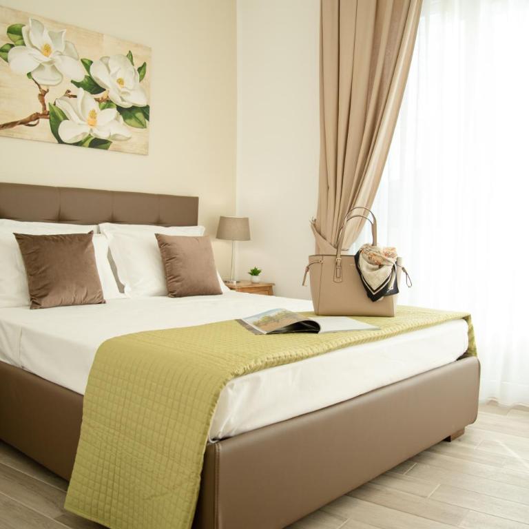 Porta Aragonese Luxury Rooms - Deluxe Double Room with Balcony - 1
