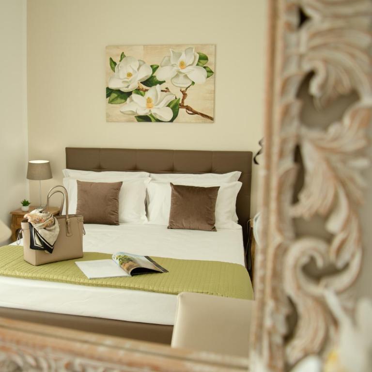 Porta Aragonese Luxury Rooms - Deluxe Double Room with Balcony - 2