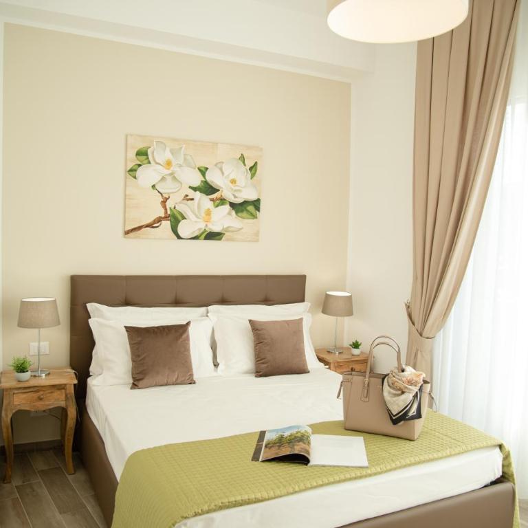 Porta Aragonese Luxury Rooms - Deluxe Double Room with Balcony - 4
