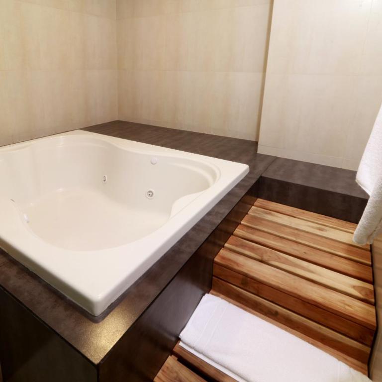 Holiday Inn Express Mexico Aeropuerto by IHG - Suite con cama extragrande - 20