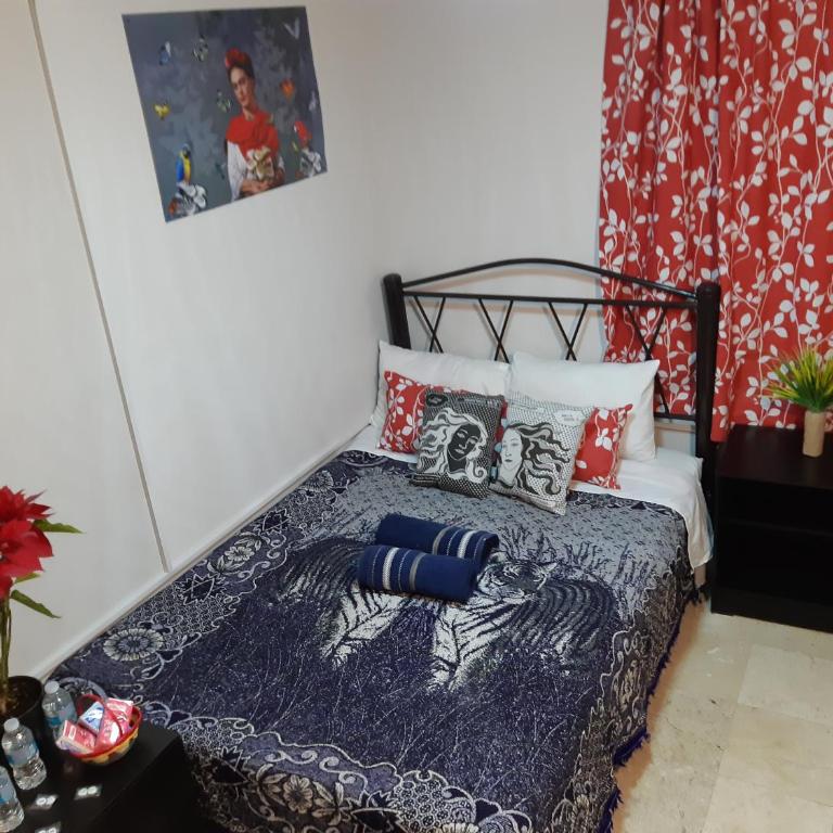 Alameda House - Standard Single Room with Shared Bathroom - 28