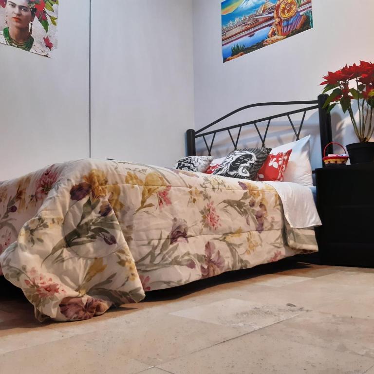 Alameda House - Standard Single Room with Shared Bathroom - 8