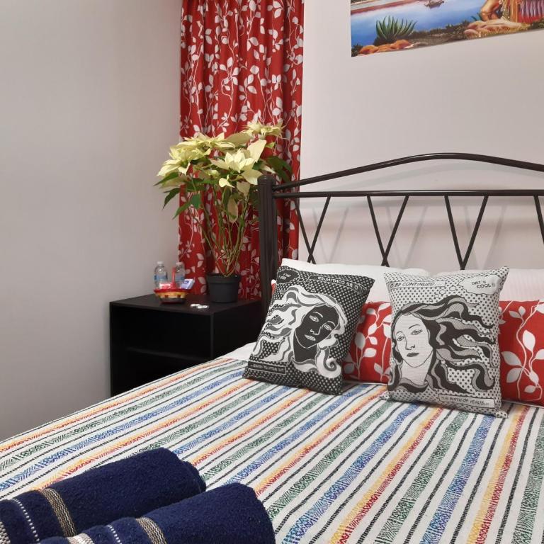 Alameda House - Standard Single Room with Shared Bathroom - 21