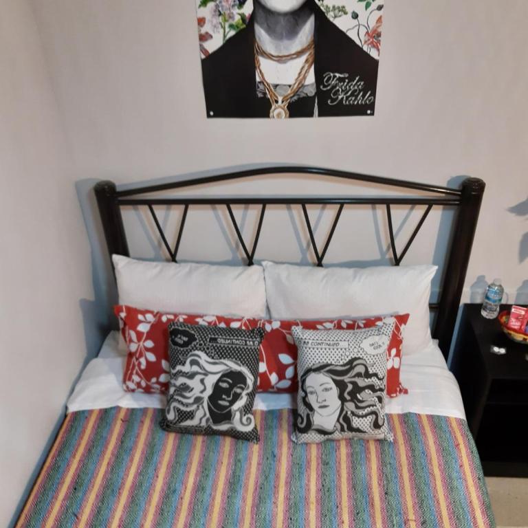 Alameda House - Standard Single Room with Shared Bathroom - 20