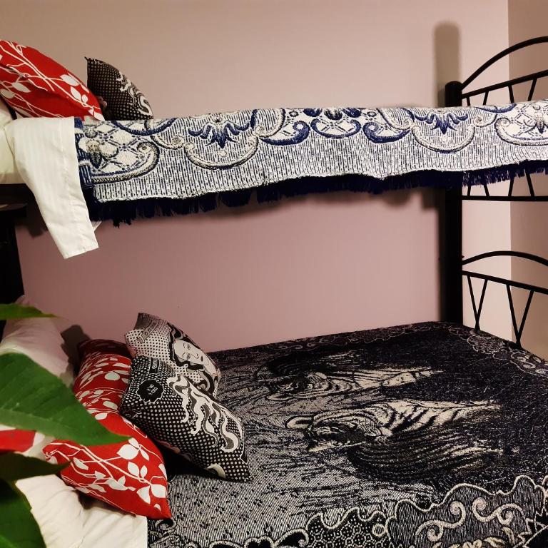 Alameda House - Standard Double Room with Shared Bathroom - 10