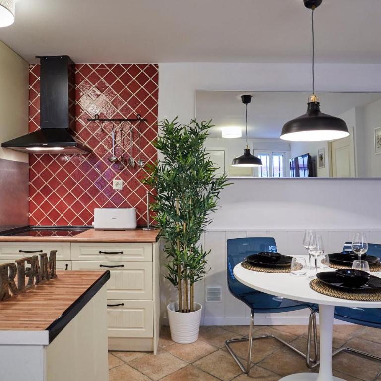 LEEWAYS APARTMENT I in SAN LORENZO - One-Bedroom Apartment - 2
