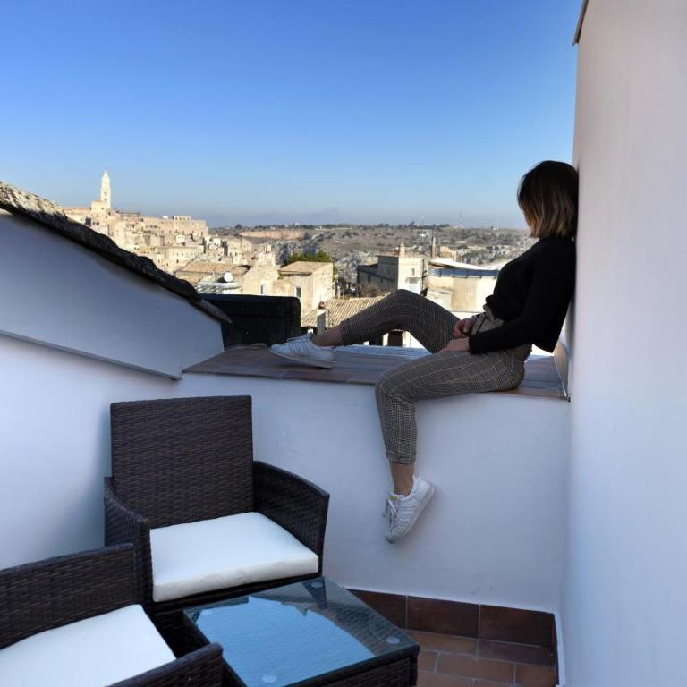 Vista Sui Sassi Guest House - Suite Familiare con Terrazza e Vista - 1