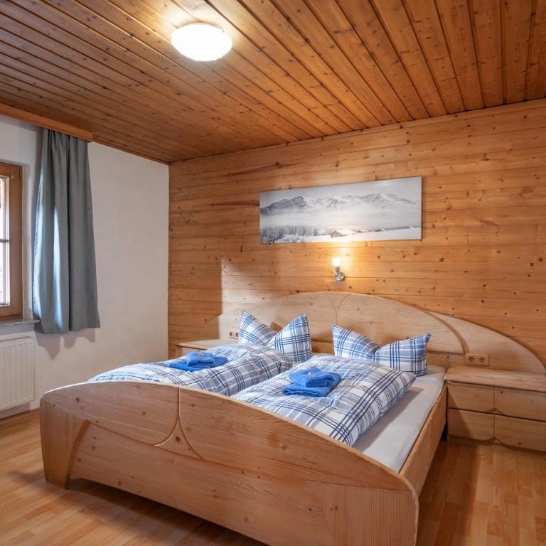 Talhammerhof - Three-Bedroom Apartment with Balcony - 1