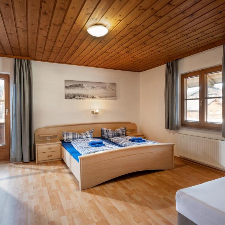 Talhammerhof - Three-Bedroom Apartment with Balcony - 2