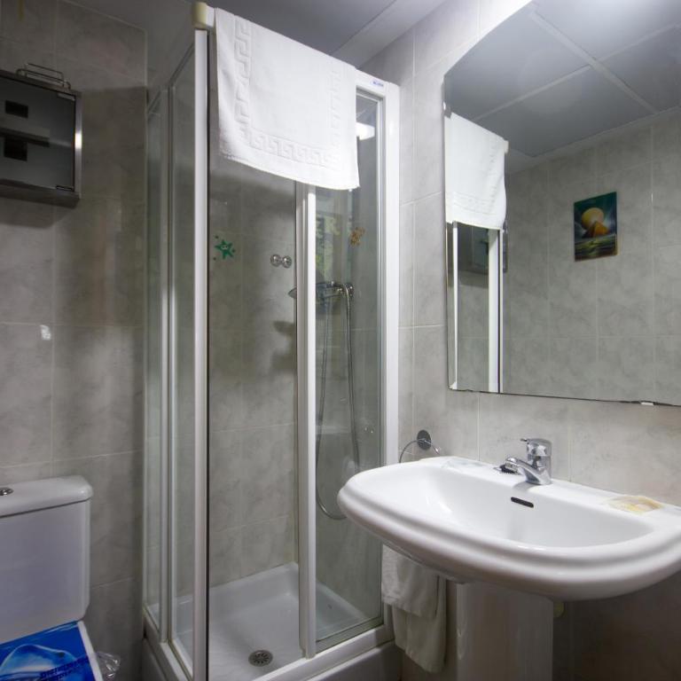 Front Sun Beach Apartment - Two-Bedroom Apartment - 2
