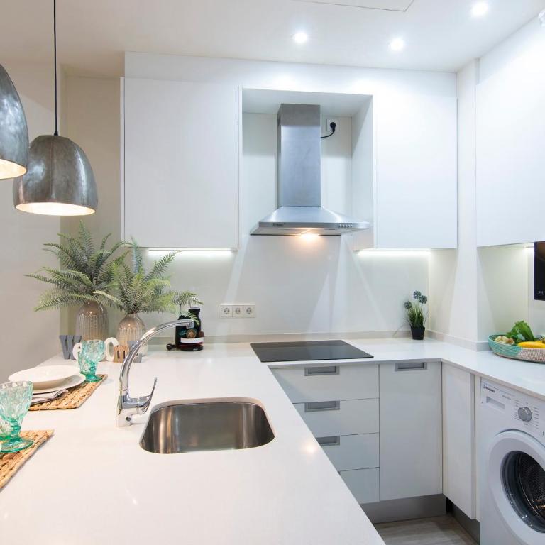 Central Deluxe Apartments - One-Bedroom Apartment - 12