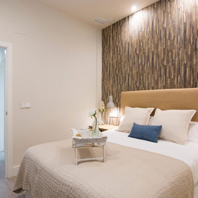 Central Deluxe Apartments - One-Bedroom Apartment - 5