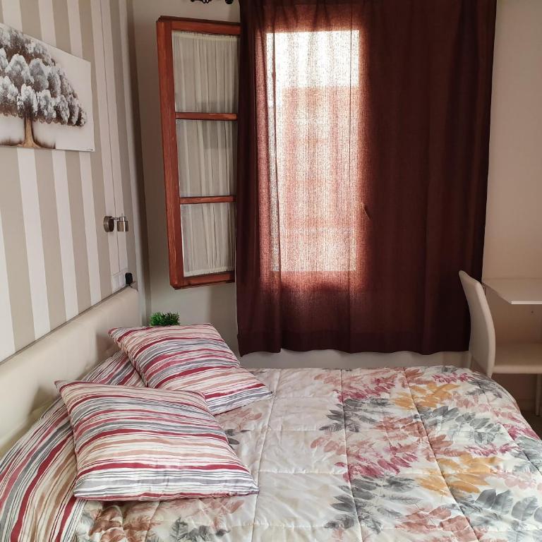 Hostal Puerta Carmona - Habitación Doble Deluxe con ducha - 6
