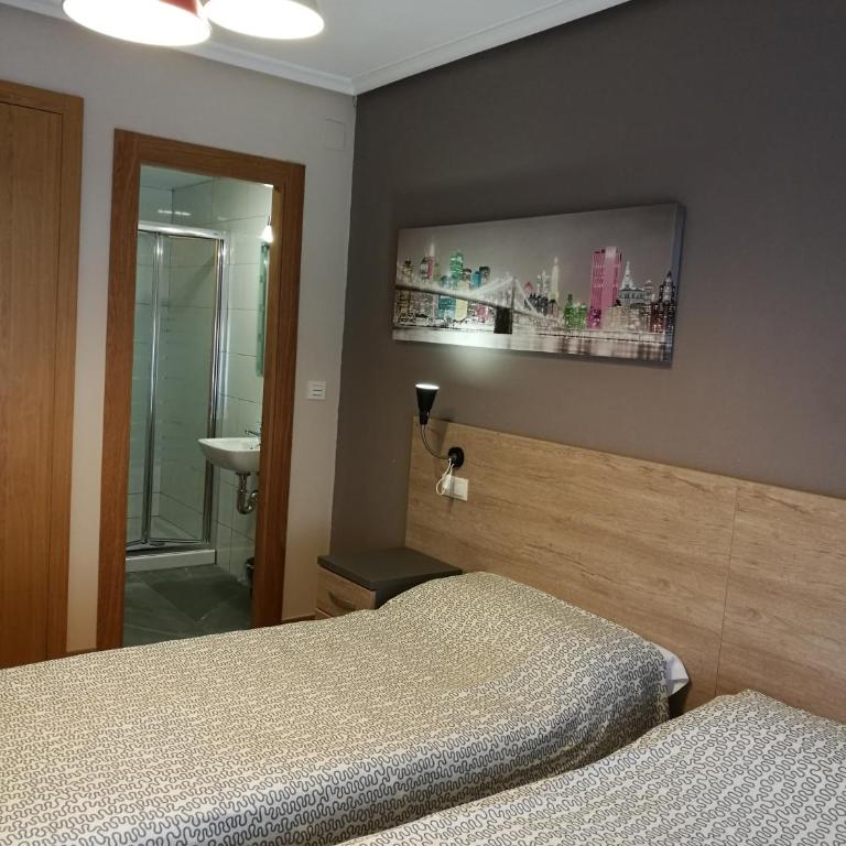 Pensión Santiago - Habitación Doble con baño privado - 2 camas - 2