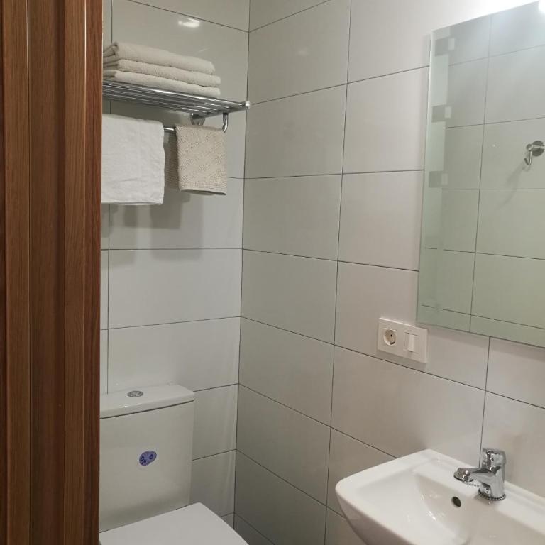 Pensión Santiago - Habitación Triple con baño - 1
