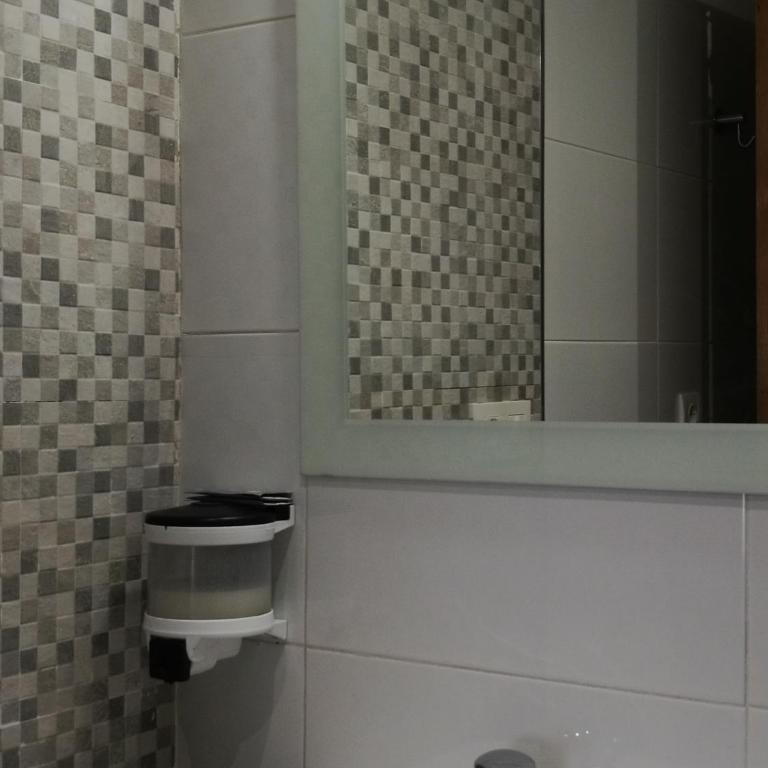 Pensión Santiago - Habitación Doble con baño privado - 2 camas - 11