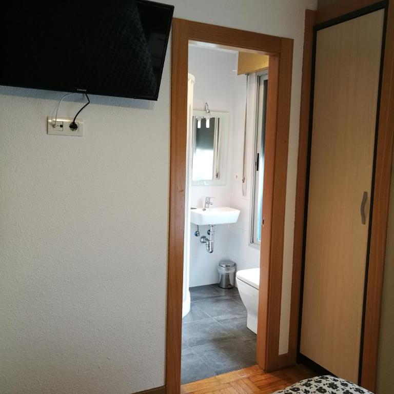 Pensión Santiago - Habitación Doble con baño privado - 12