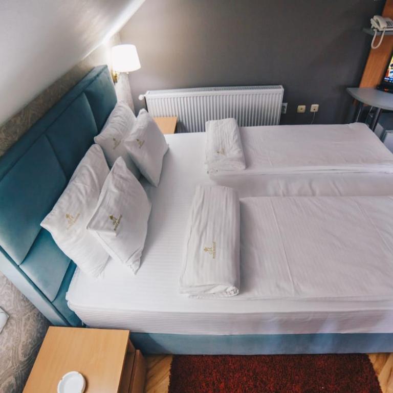 Garni Hotel Radović - Triple Room with Terrace - 7