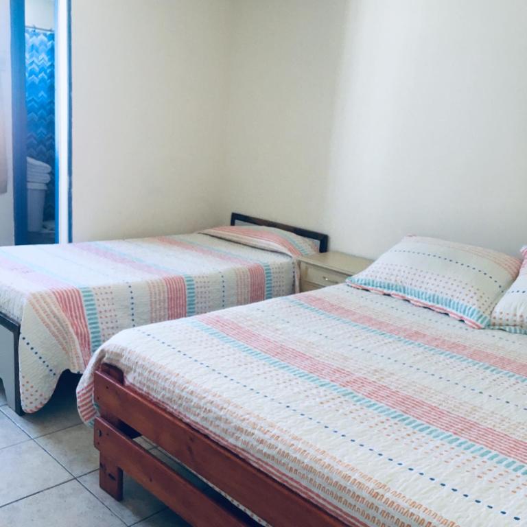 Hostal Amunategui- Sucursal Aguirre - Triple Room with Private Bathroom - 4