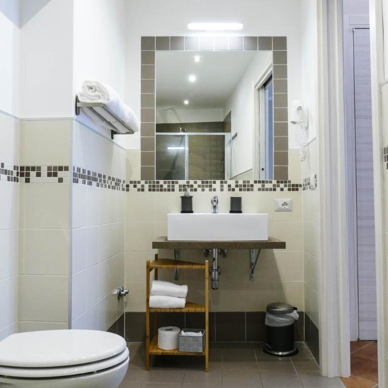 Gialel Pisa Guest House - Quadruple Room with Private Bathroom - 4