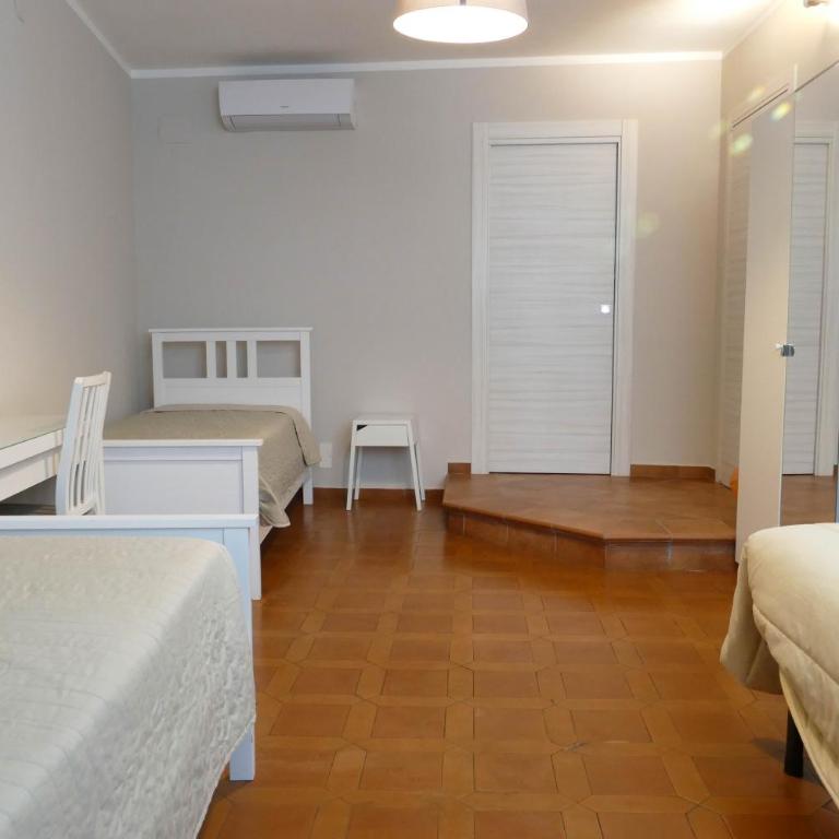 Gialel Pisa Guest House - Quadruple Room with Private Bathroom - 2
